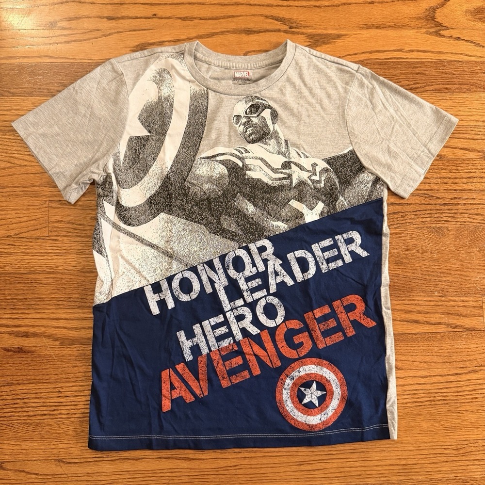 Disney Marvel Men's Captain America Sam Wilson Hero Avenger Gray Shirt Sz Small
